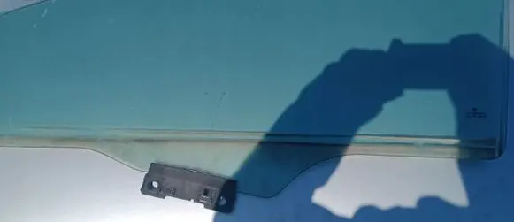 Volkswagen Fox Rear door window glass FOX5Z3