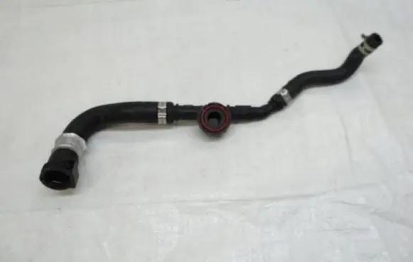 Engine coolant pipe/hose