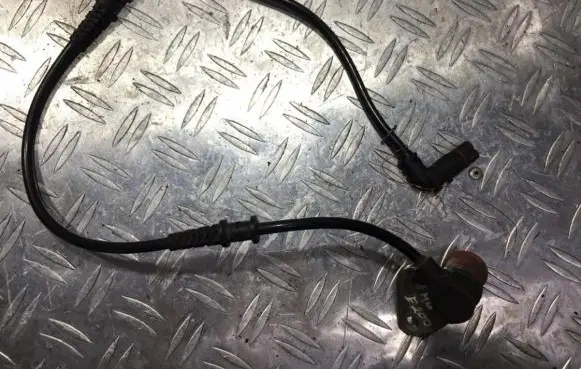 Mercedes-Benz E W210 ABS brake wheel speed sensor 0265006187 005421981