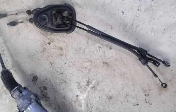 Opel Combo E Gear shift cable bracket 1000759832 1000758897