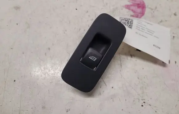 Volvo V40 Electric window control switch 31394840