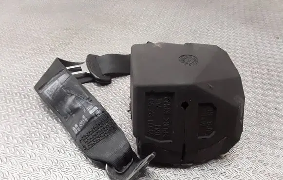 Volkswagen PASSAT B7 Rear seatbelt 3C9857805J