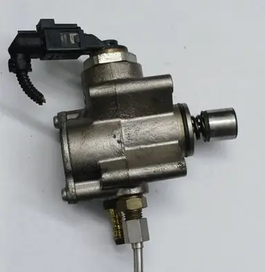 Volkswagen Golf V Fuel injection high pressure pump 03C127025R