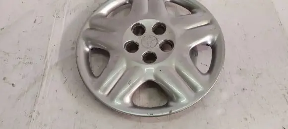 Toyota Avensis T220 R15 wheel hub/cap/trim 4260205060