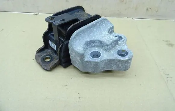 Fiat 500X Gearbox mounting bracket