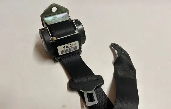 BMW X1 E84 Rear seatbelt 607051100 141007