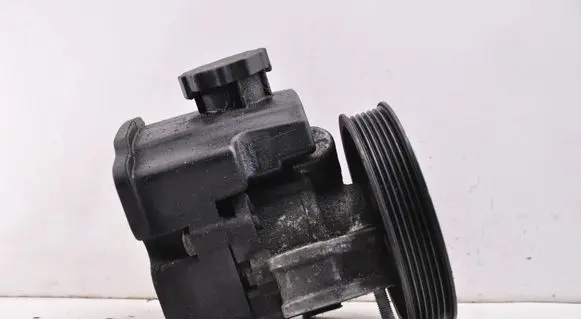 Mercedes-Benz Vito Viano W639 Power steering pump A6112300115