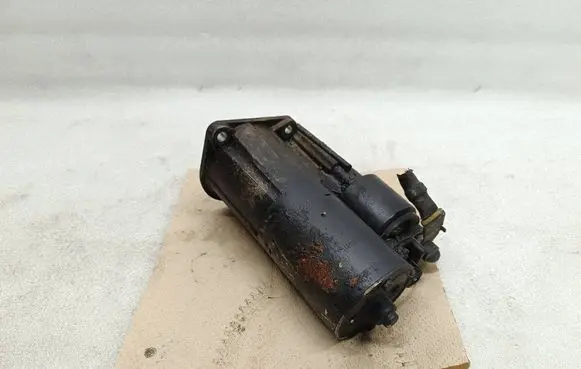 Volkswagen Golf IV Starter motor 001911023 0001121001