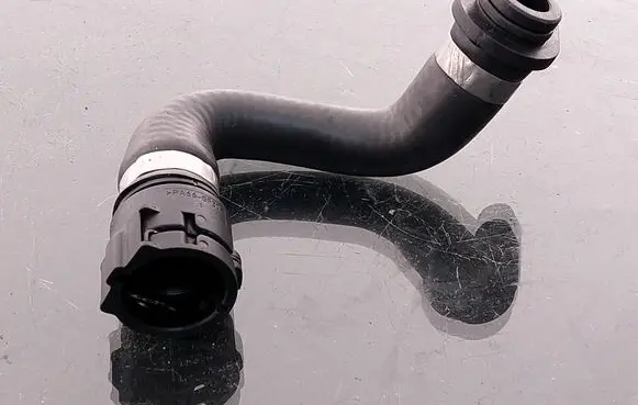 BMW 3 E90 E91 Intercooler hose/pipe 