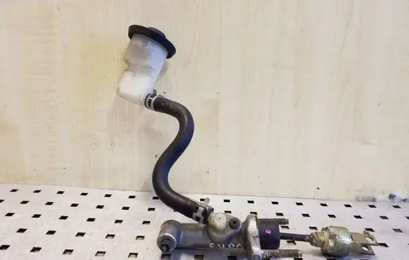 Toyota Avensis T220 Clutch master cylinder