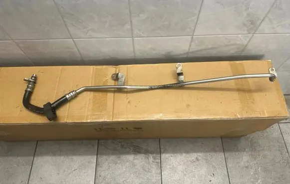 Gearbox oil cooler pipe/hose