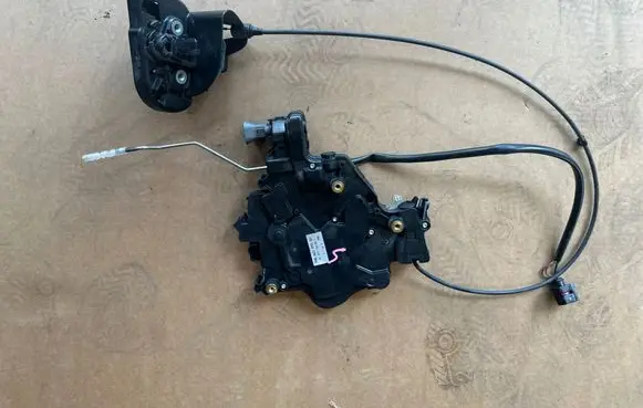 Volkswagen Transporter - Caravelle T5 Sliding door lock 7H0843653DJ