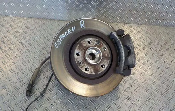 Front wheel hub
