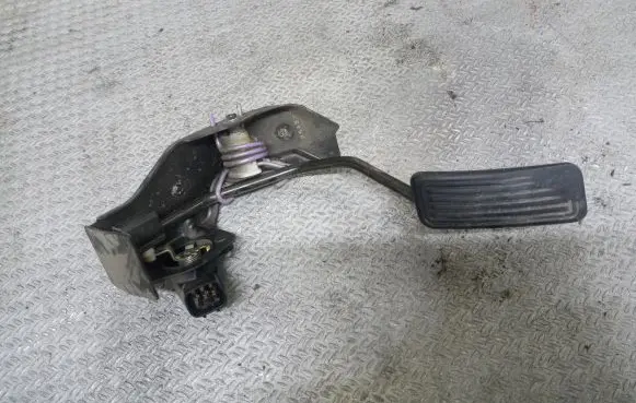 Toyota Corolla Verso AR10 Accelerator throttle pedal