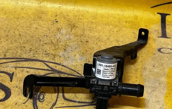 Ford Escape IV Valve LX6118495AAC