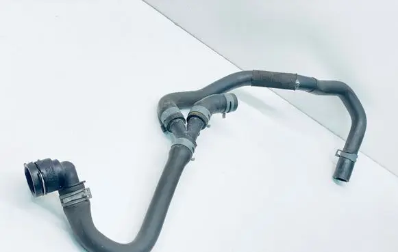 Volkswagen Golf VII Engine coolant pipe/hose 5Q0122073AN 1K0121087Q