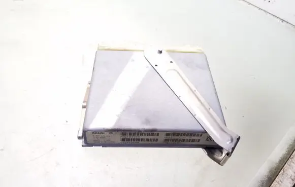 Volvo S70 V70 V70 XC Engine control unit/module 0281001802 P09183993 09183993
