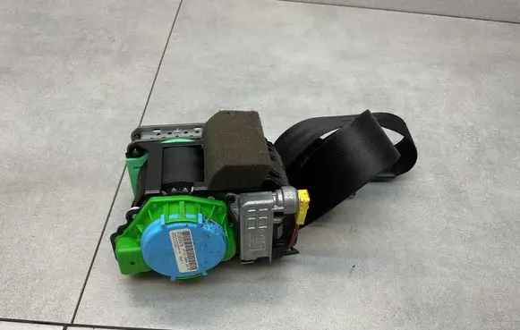 Audi A4 S4 B8 8K Front seatbelt 306369810