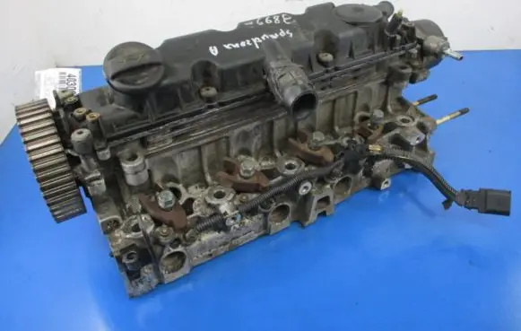 Peugeot 406 Engine head 9634963010