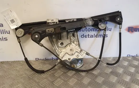 Mercedes-Benz C W203 Front door window regulator with motor A2037200546