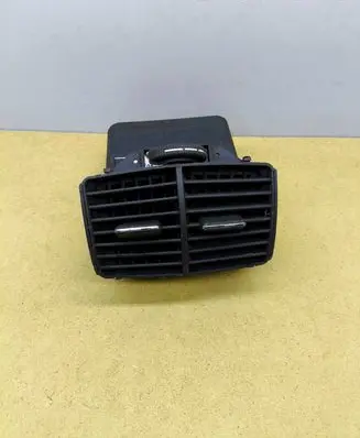Rear air vent grill