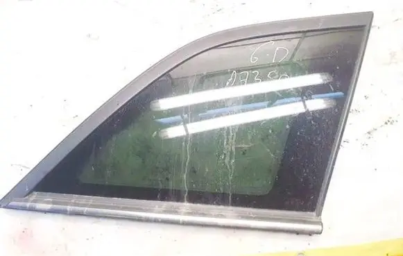 Chrysler Pacifica Rear side window