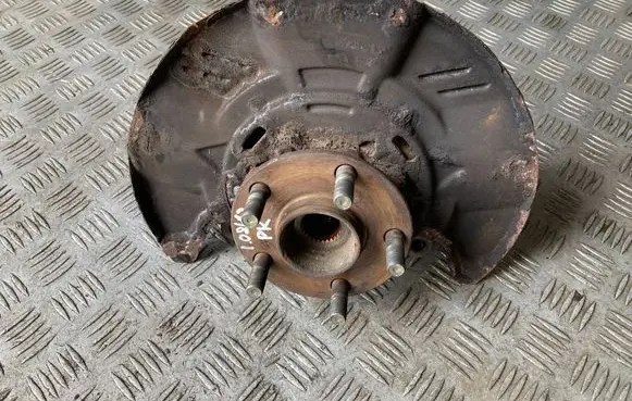Subaru Impreza III Front wheel hub