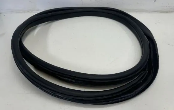 Land Rover Discovery 5 Front door rubber seal HY32253A10AC