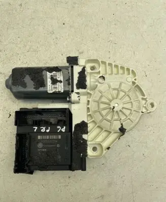 Volkswagen PASSAT B6 Front door window regulator motor F005S00294