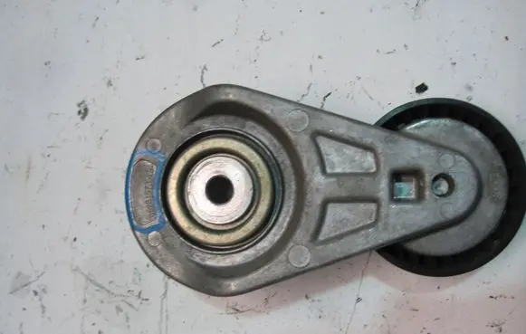 Alfa Romeo Stelvio Generator/alternator belt tensioner 50052402