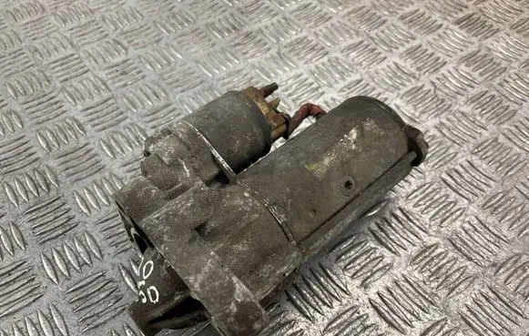 Opel Vivaro Starter motor D7R53 8200106788 2850382PT