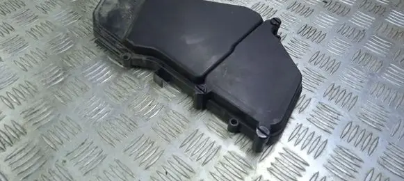 Volkswagen Touareg II Fuse box cover 7L0937576