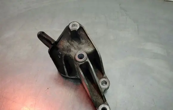 Chevrolet Cruze Gearbox mounting bracket 13248667