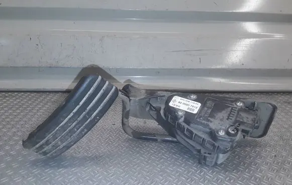 Renault Espace IV Accelerator throttle pedal 8200007512