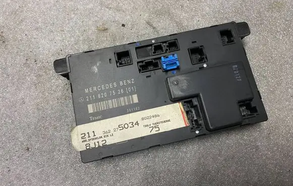Mercedes-Benz E W211 Door control unit/module 2118207526
