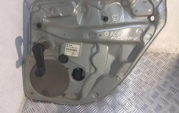 Rear door manual window regulator