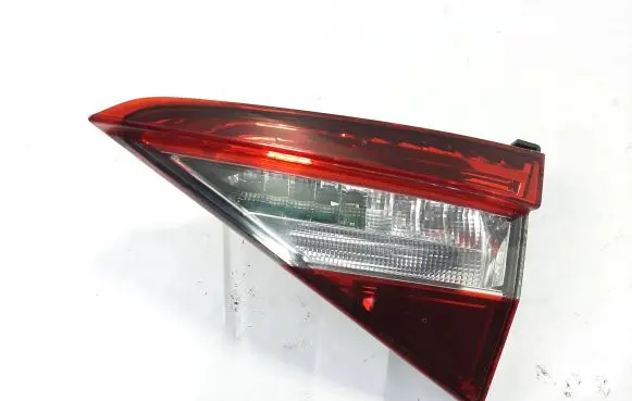 Tailgate rear/tail lights