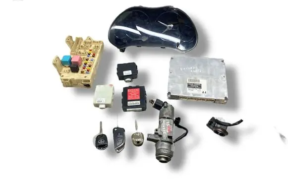Toyota Avensis T250 Engine ECU kit and lock set 8966105A41 1758009501 MB1758009501