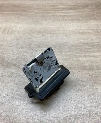 Mazda 626 Heater blower motor/fan resistor HM636040B