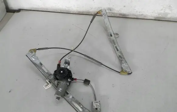 Peugeot 206 CC Front door window regulator with motor 