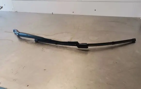 Opel Corsa F Windshield/front glass wiper blade 9822931680