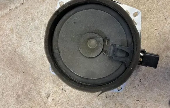 Mitsubishi Pajero Rear door speaker 480K14302