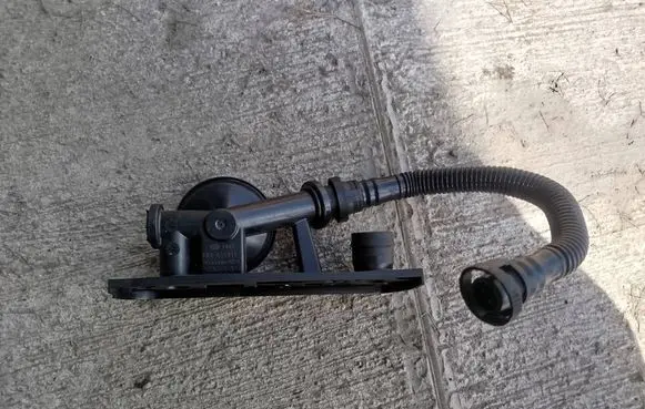 Skoda Octavia Mk2 (1Z) Breather/breather pipe/hose 06f129101f