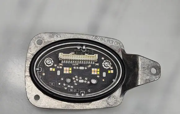 Volvo XC40 LED ballast control module 90122311 MDE916787