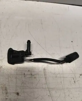 Windshield washer spray nozzle