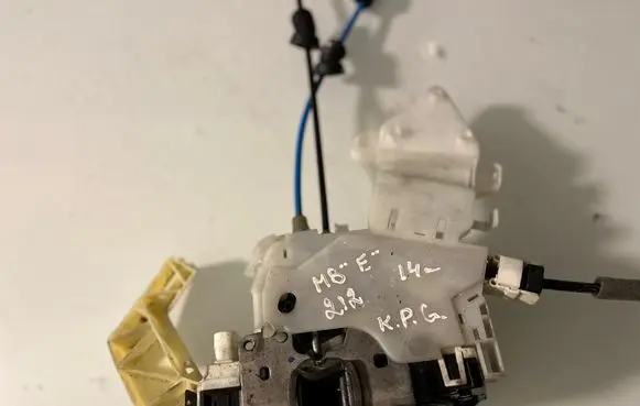 Mercedes-Benz E W212 Rear door lock A0997300535