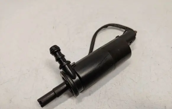 BMW 3 E90 E91 Headlight washer pump 67126973097