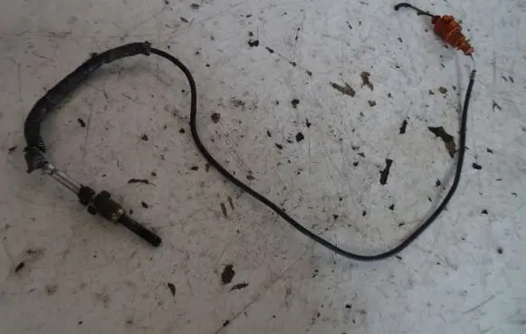 Volkswagen Golf V Exhaust gas temperature sensor 03G906088D