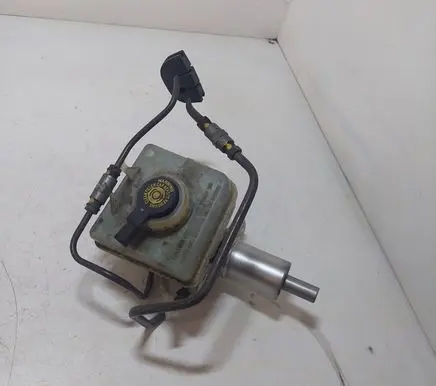 BMW 5 E60 E61 Brake fluid reservoir 32067179