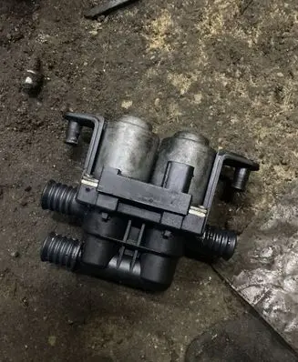 BMW 7 E65 E66 Coolant heater control valve 6908294